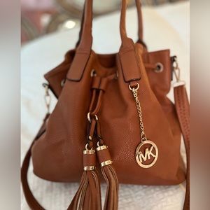 Beautiful all leather Michael Kors bucket bag